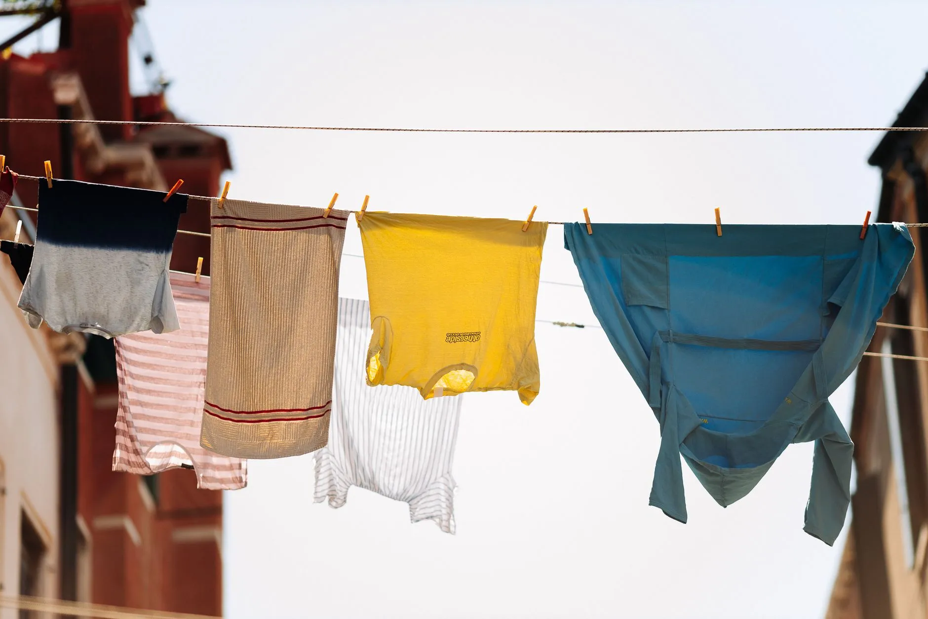 linge qui sèche sur la corde