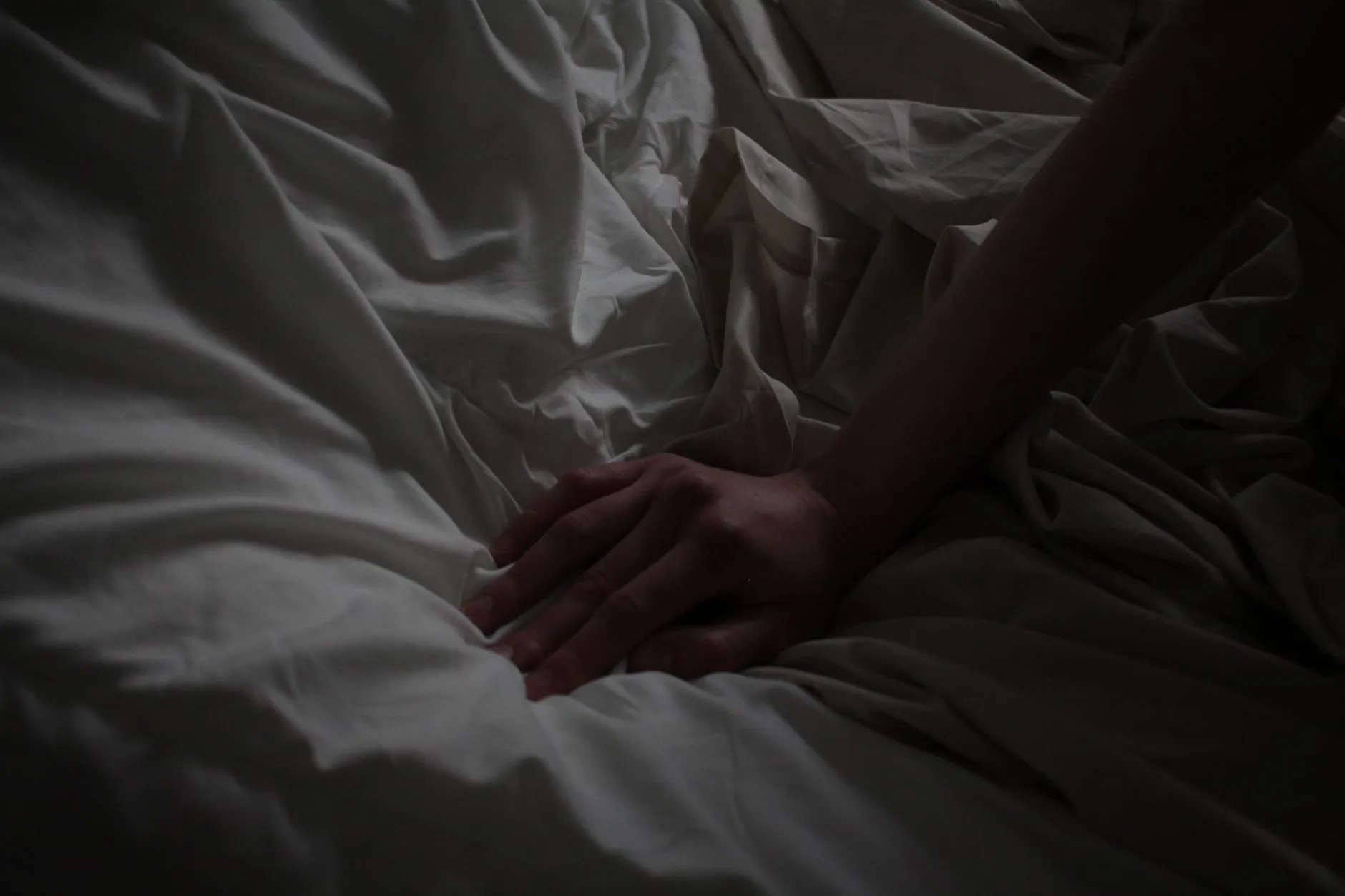 draps de lit blancs