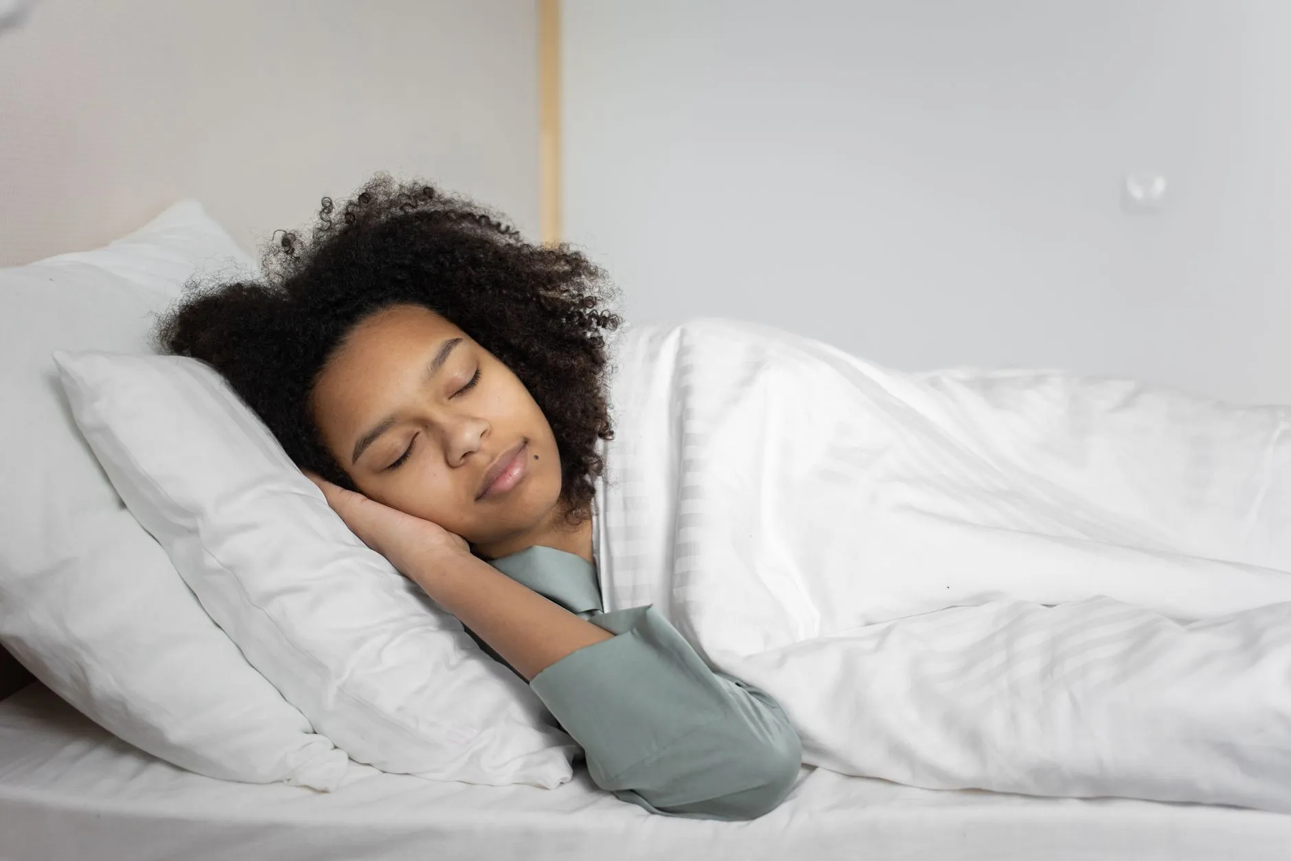 femme dormant paisiblement
