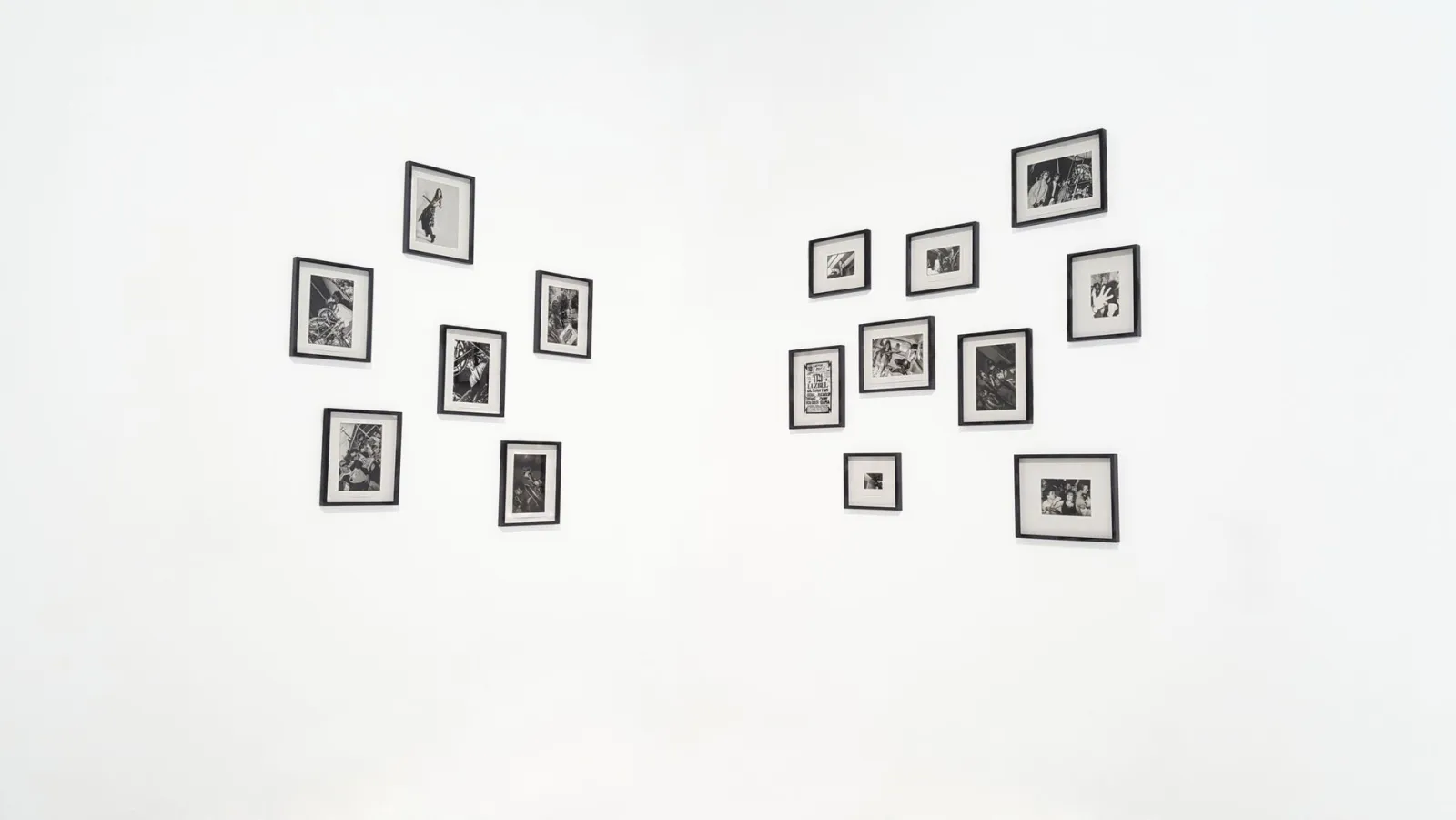 photos encadrées au mur