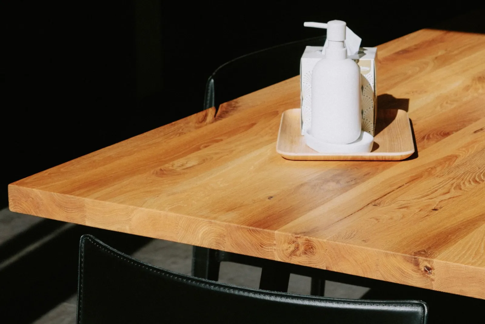 nettoyage de table en chêne