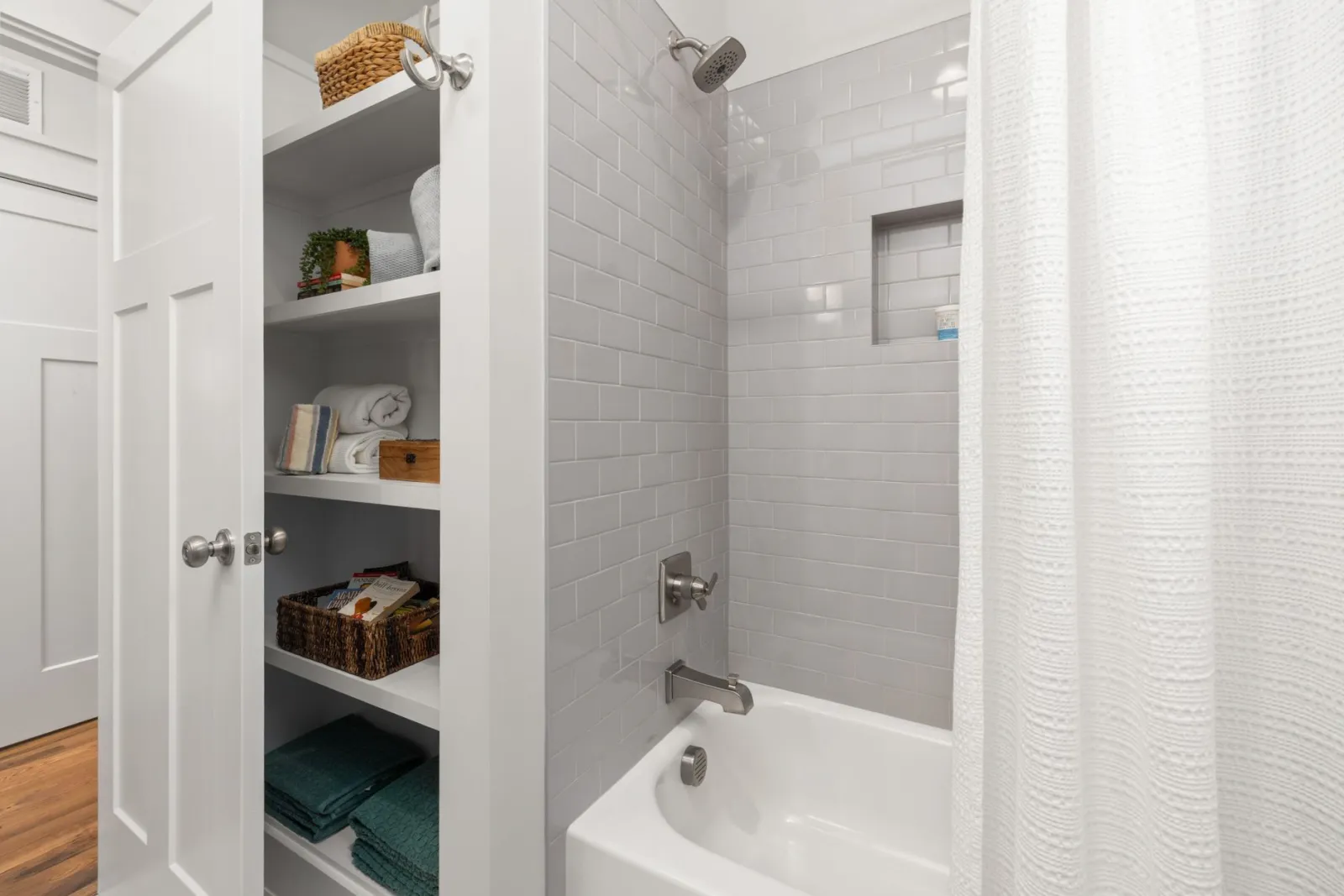étagères de rangement pour salle de bain