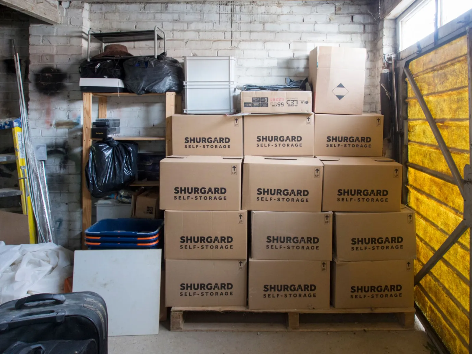 étagères de rangement de garage