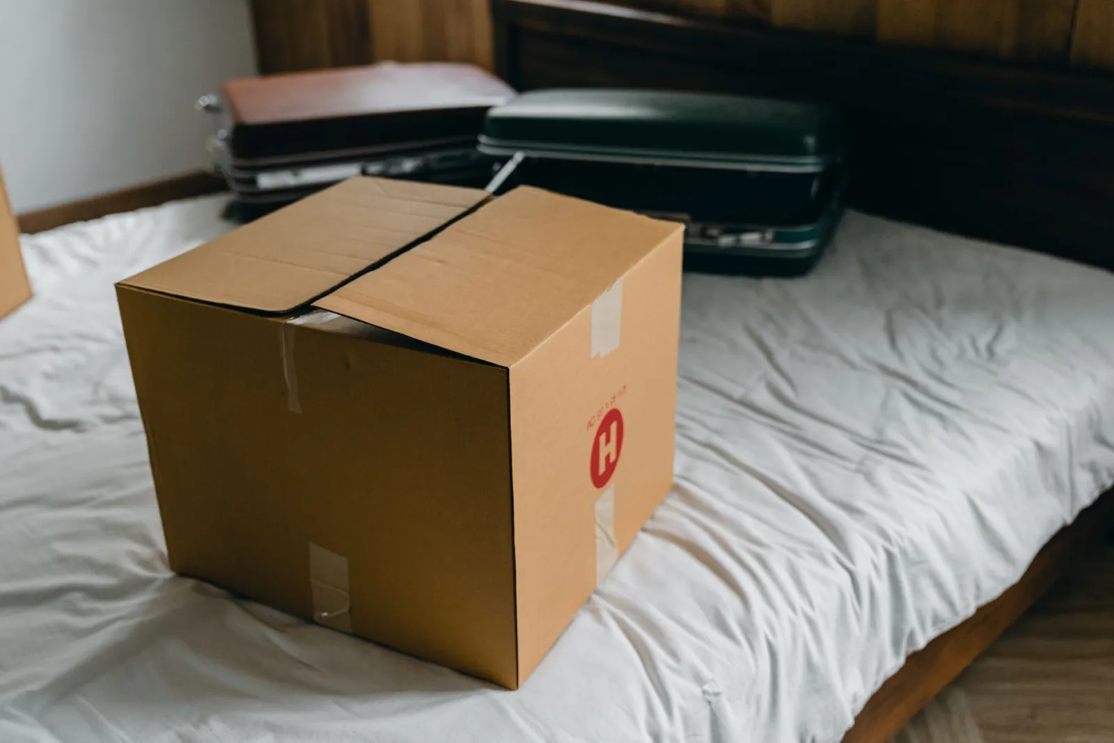 boîtes de rangement sous le lit
