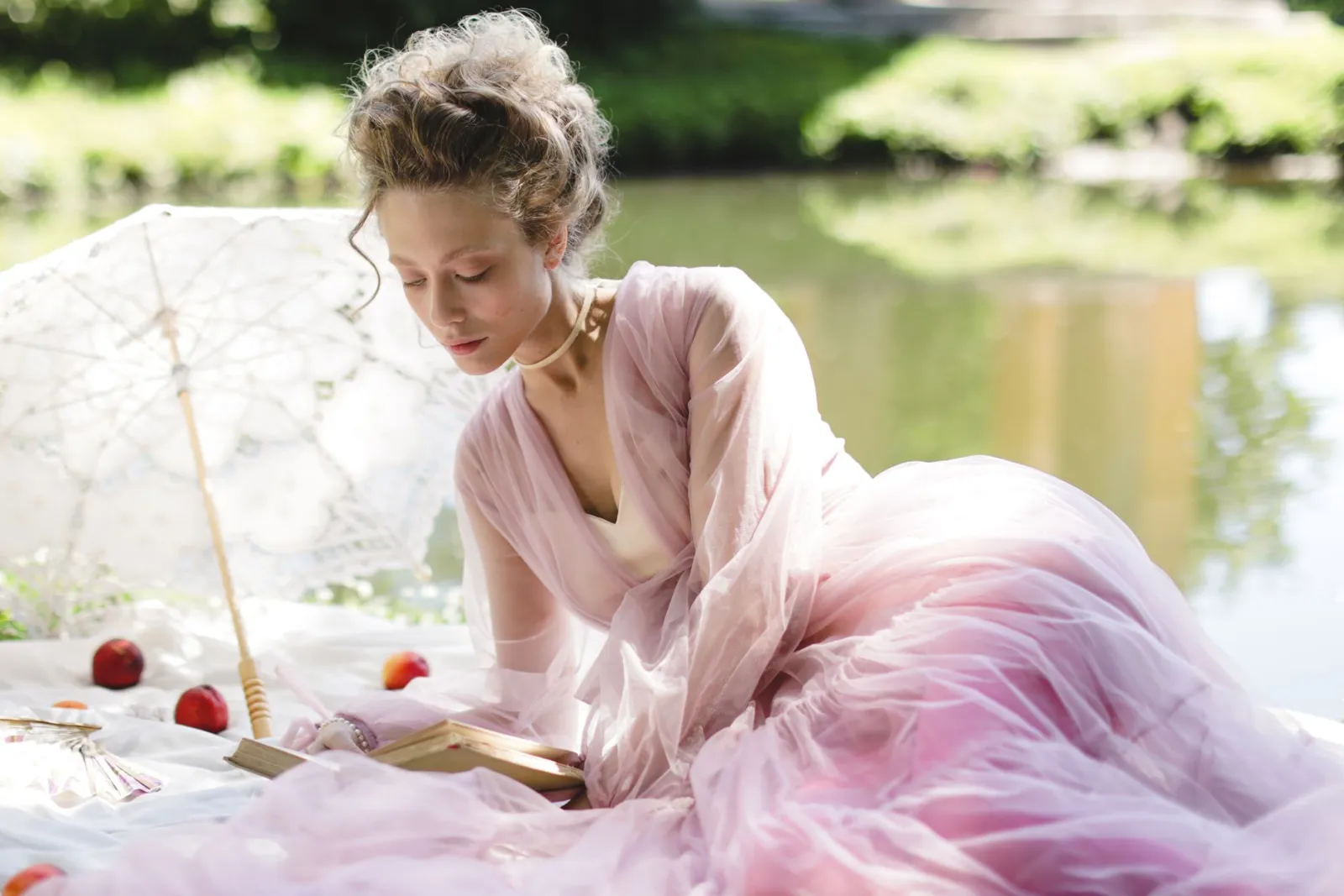 femme en peignoir